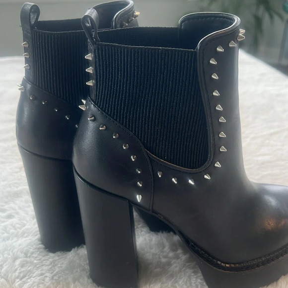 NEW Gianni Bini Sz 6.5 Raanta Blk Studded Leather Lug Sole Platform Booties - Picture 1 of 16